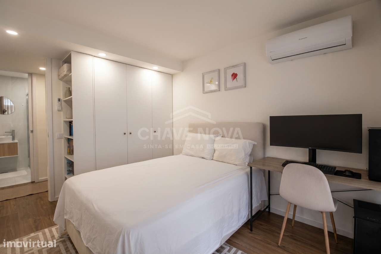 T2 Como Novo c/ Terraço em Santa Marinha (Candal)-20