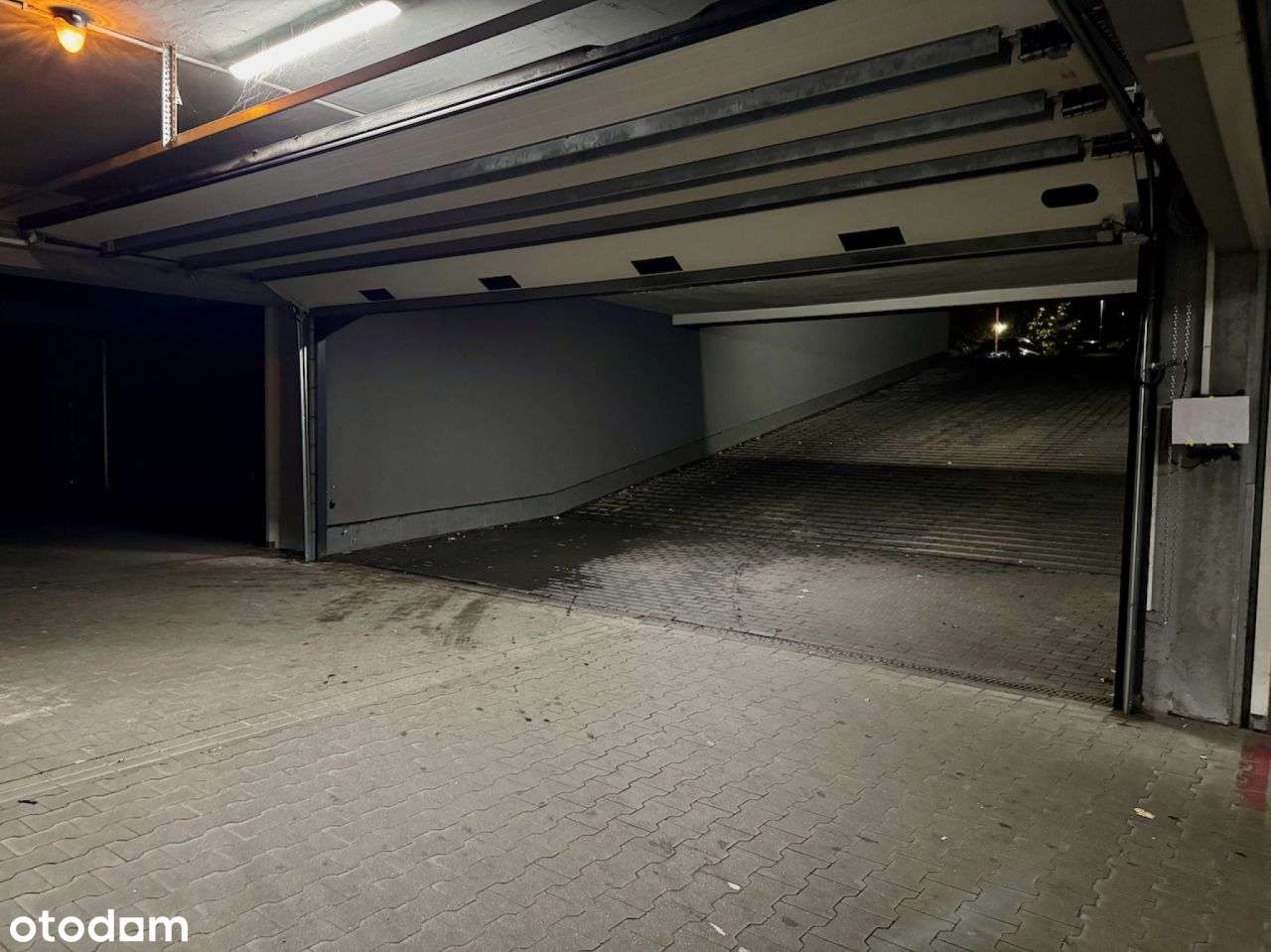 Miejsce Postojowe Hala Garażowa, Daszyńskiego-5