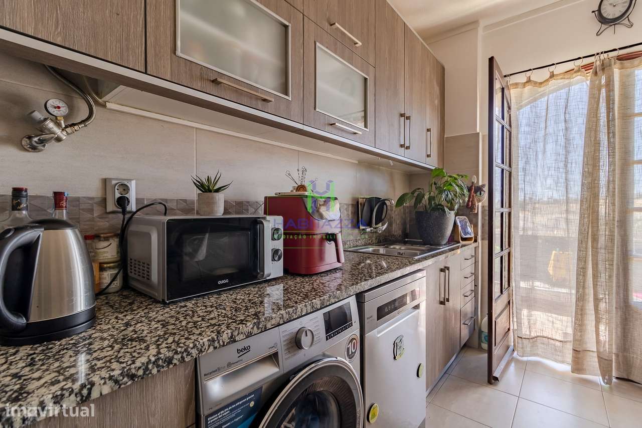 Apartamento T2 com Terraço, virado a sul, numa zona sossegada de Lagos-9