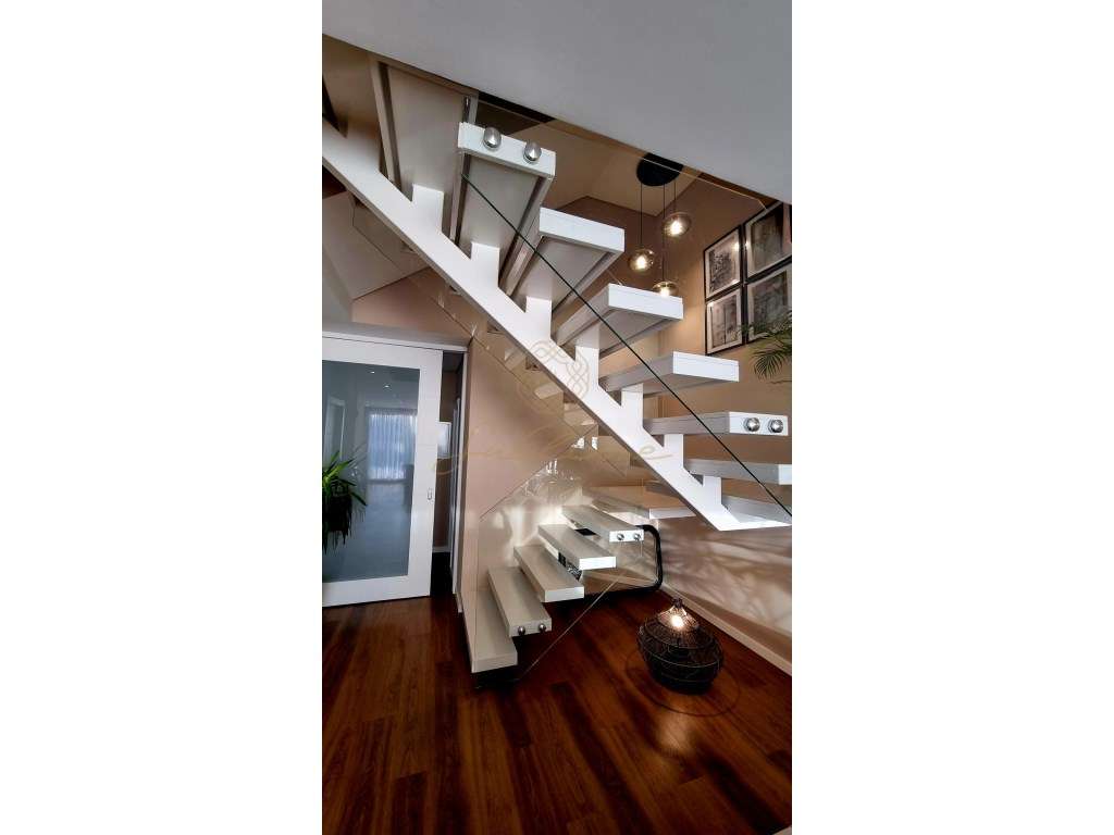 Moradia Exclusiva com 6 Assoalhadas e Piscina de Transbordo - Grande imagem: 5/60