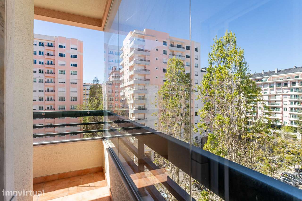 T2 com varanda, arrecadação e lugar de garagem – Rua São Bento Menni,-7