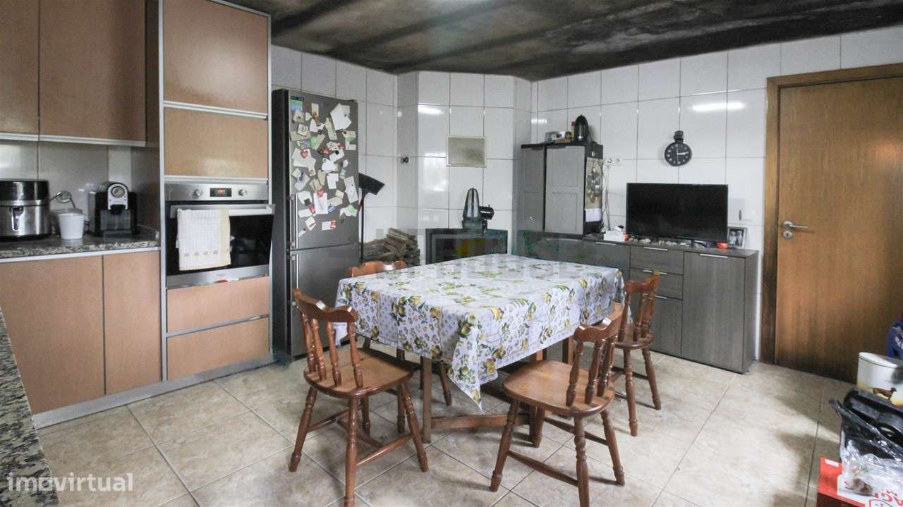 Moradia T3 em Abraveses - O potencial para criar a casa dos seus sonho-0