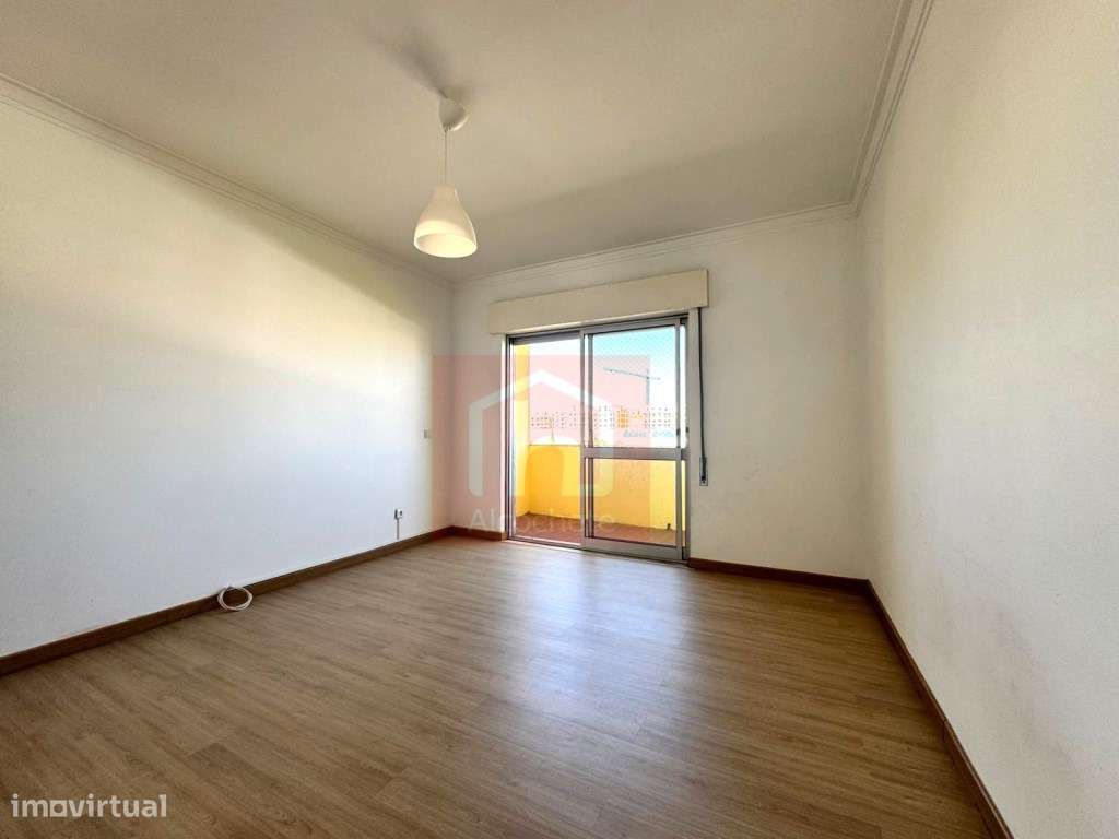 Apartamento T3 no centro do Montijo-15