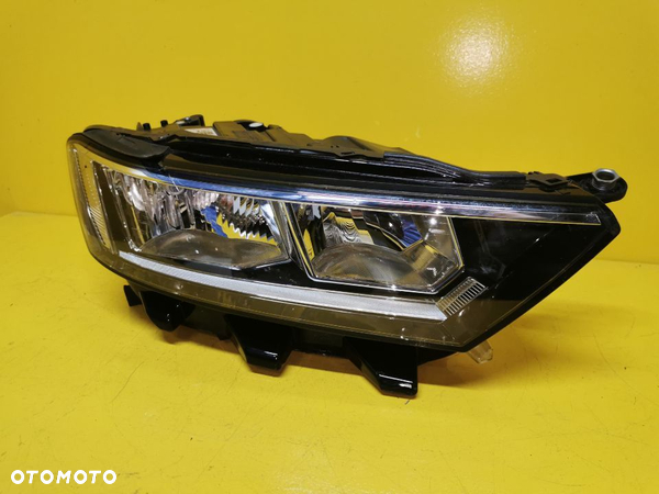 VW T-ROC LAMPA PRAWA PRZOD ZWYKŁA 2GA941006B - 2