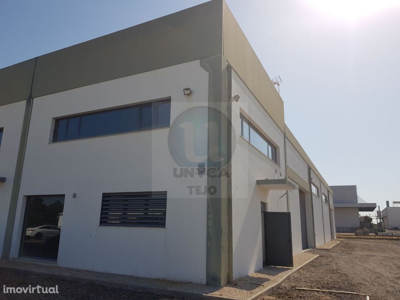 Armazem 1125 m2 em Zona industrial Alcacer do Sal