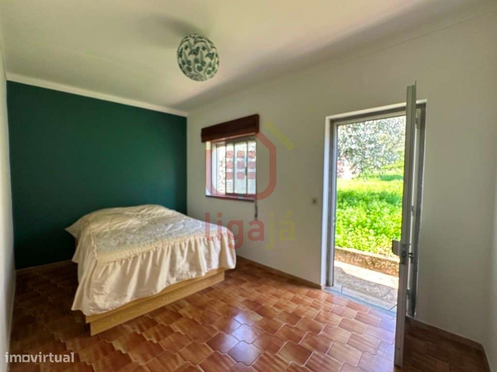 Moradia T2 com Terreno e Anexos - Ourém!-14