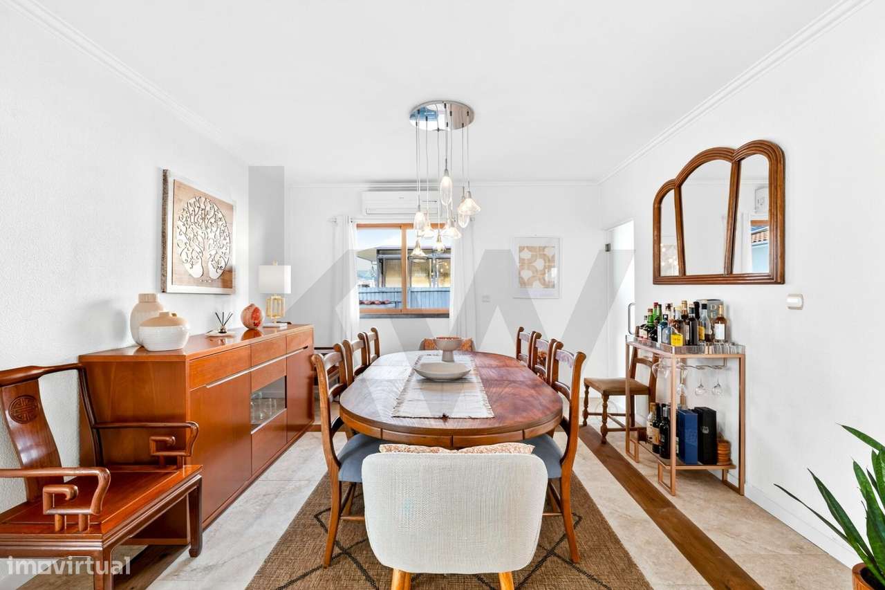 Moradia T4+1 com Piscina Coberta, Jardim e Churrasqueira em Alcoitão,-18