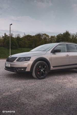 Skoda Octavia Scout 2.0 TDI 4x4 DSG - 7