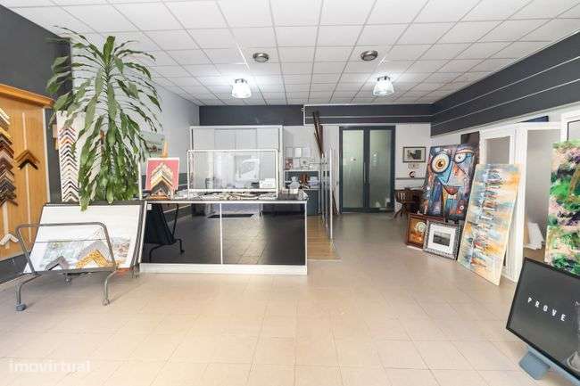 Prédio  2 Apartamentos 2 lojas Venda Barreiro-12