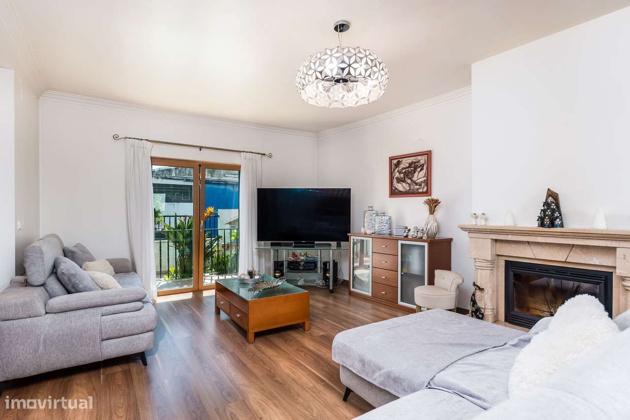 Moradia Isolada com 5 quartos| 2 Suite | Garagem e Sótão | 5m Metro-9