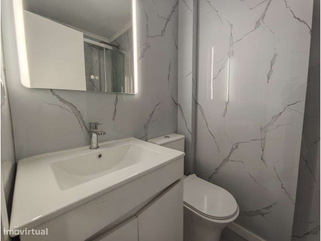 Oportunidade em Benfica! Apartamento T2 Remodelado pronto a habitar...-7