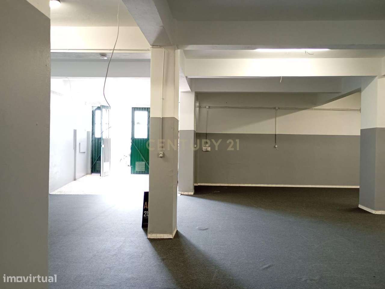 Arrenda-se Armazém com 261 Mts. em zona central de Almada - Grande imagem: 4/17