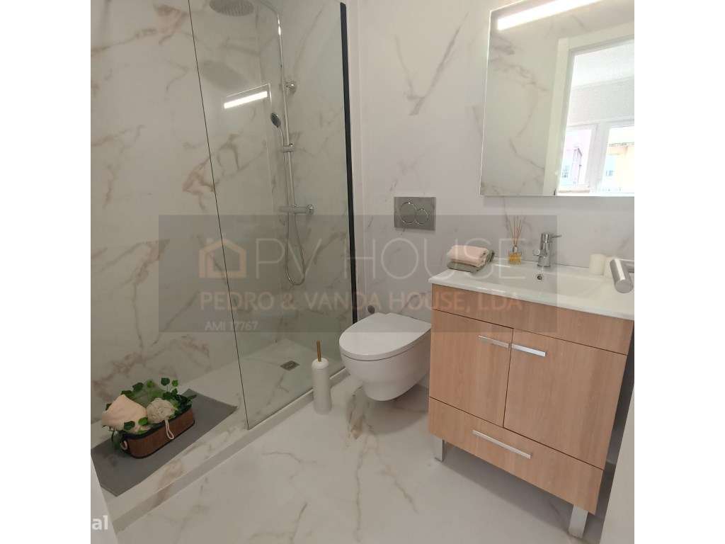 Apartamento T2 São domingos de Benfica Rua Antonio Nobre nº24 1º andar-13