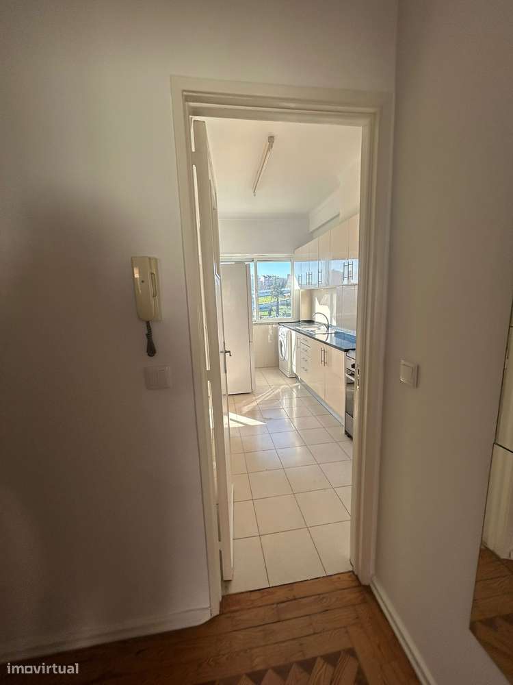 Apartamento T4 na Rua José Relvas - Grande imagem: 2/31