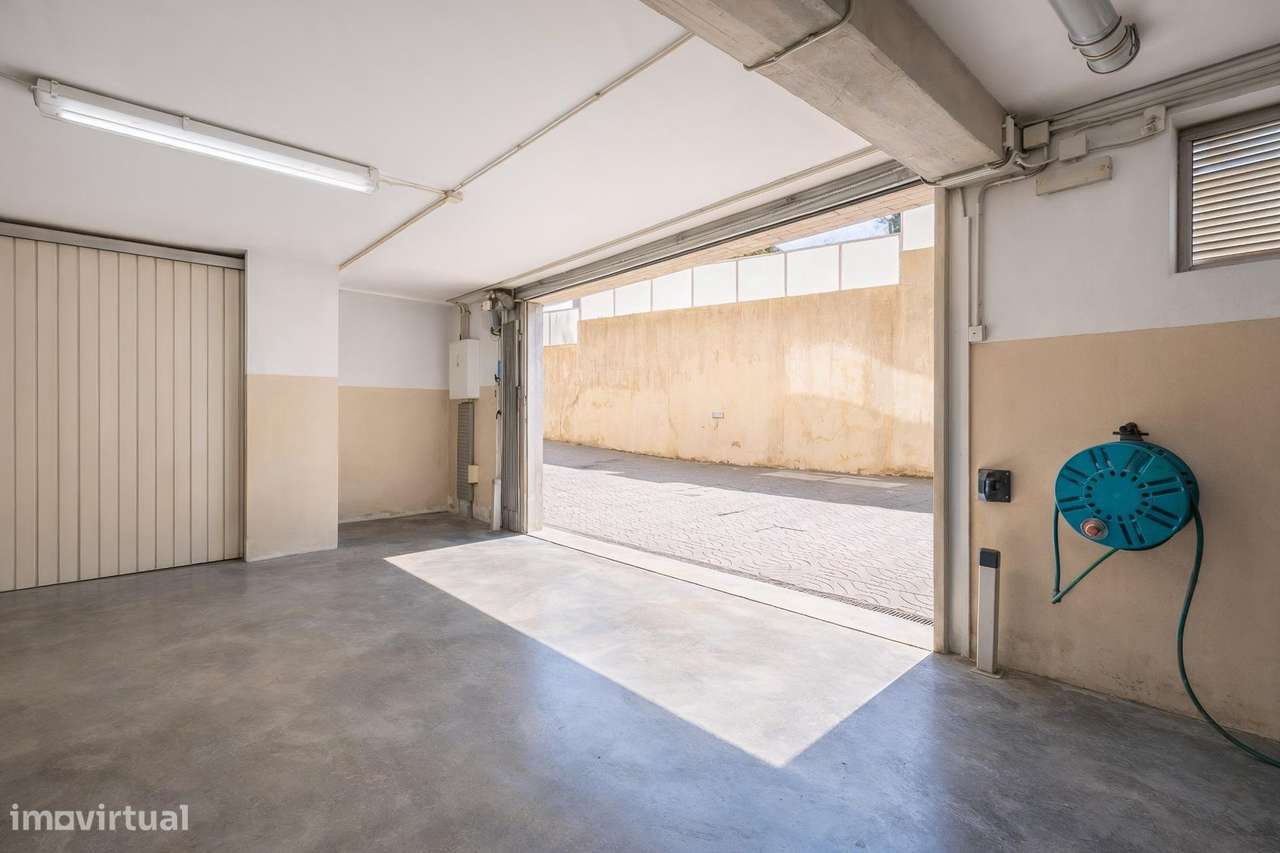 Apartamento T2 RENOVADO com Varanda e Garagem Box – Ermesinde-25