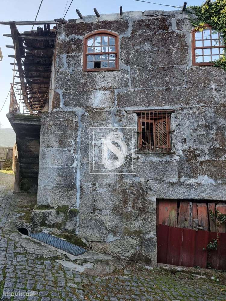 Moradia T5 para Restaurar, com terreno, em Ruivães, Vieira do Minho-5