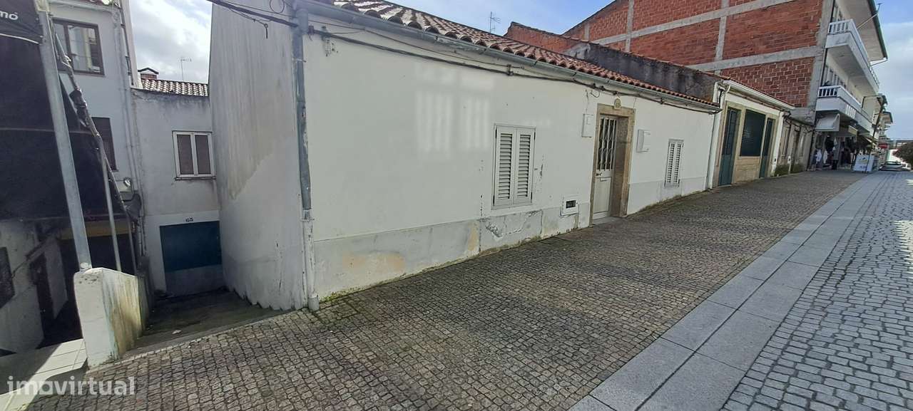 Moradia para restaurar T2 em Miranda do Douro-31