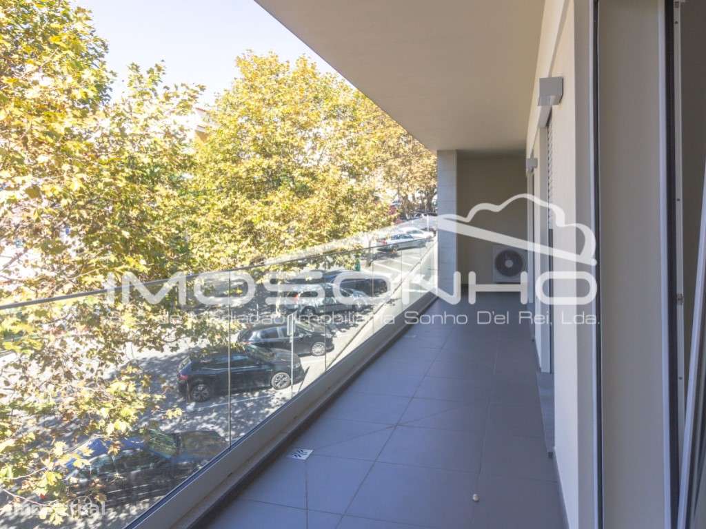 Apartamento T2, com garagem, na linda praia da Nazaré - Grande imagem: 3/19