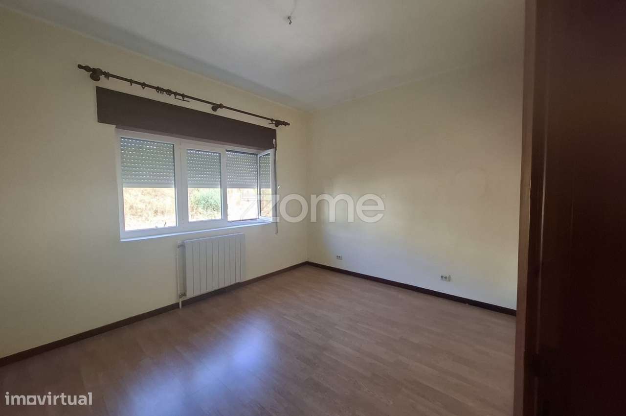 Espetacular Moradia T4 com Jardim e Garagem em Chaves-8