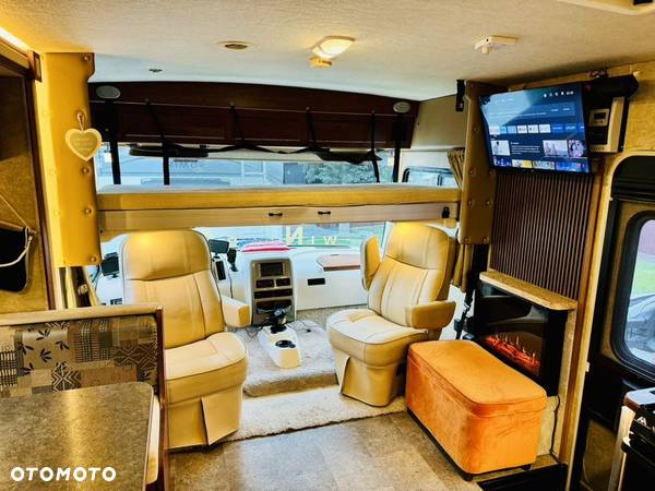 Ford Winnebago - 9