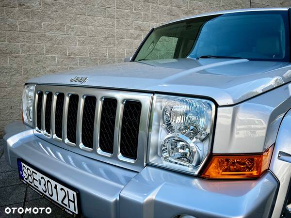 Jeep Commander 5.7 V8 Overland - 32