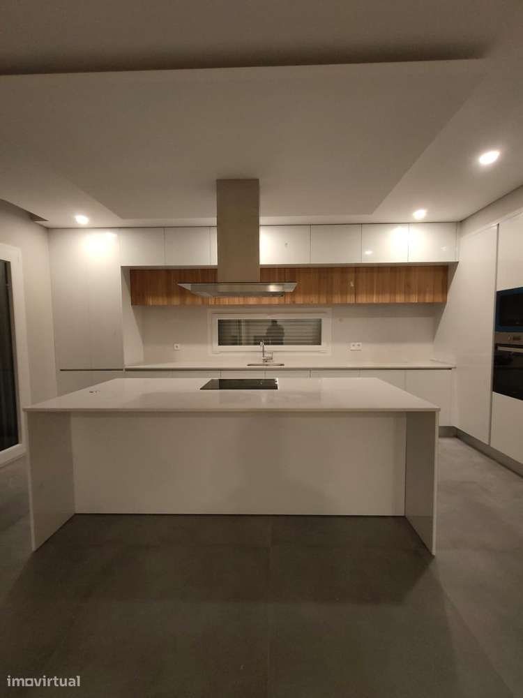 Oferta 1% do valor de aquisição - Moradia T4 com 3 Suítes com piscina - Grande imagem: 4/32