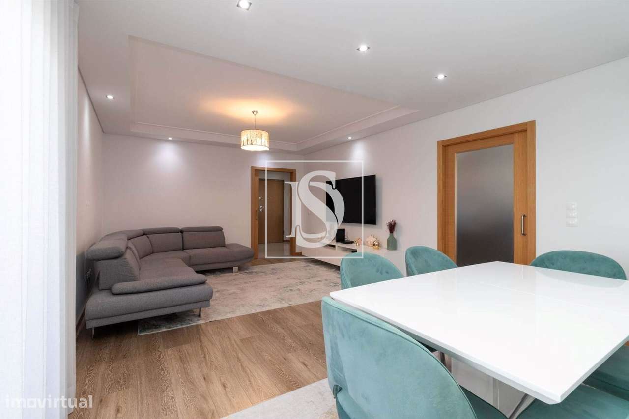 Apartamento T2 com Varanda, Vista Desafogada, Parqueamento e Arrecadaç - Grande imagem: 1/30