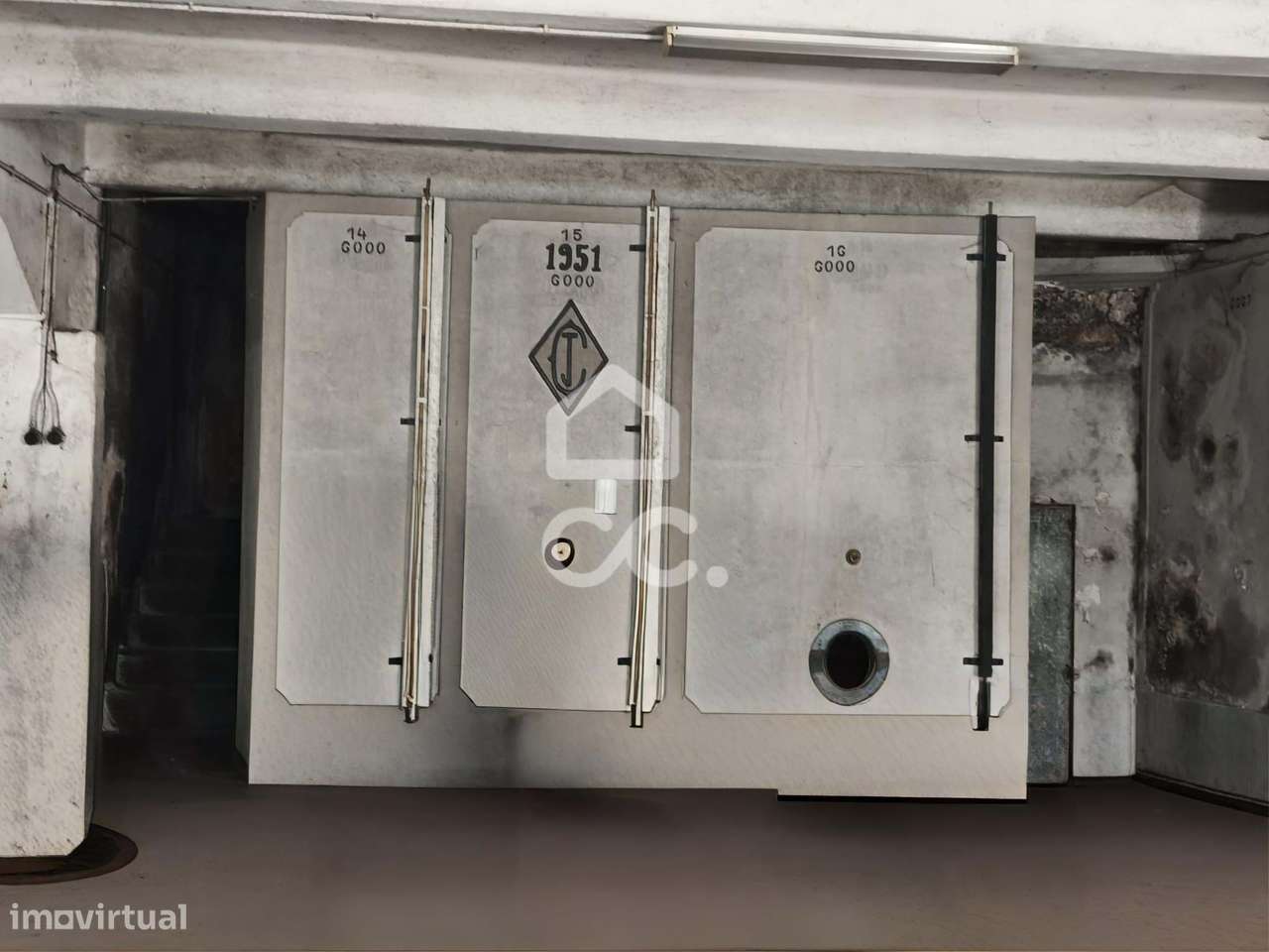 Armazém / Prédio com Potencial de Investimento em Águas Santas – Maia-3