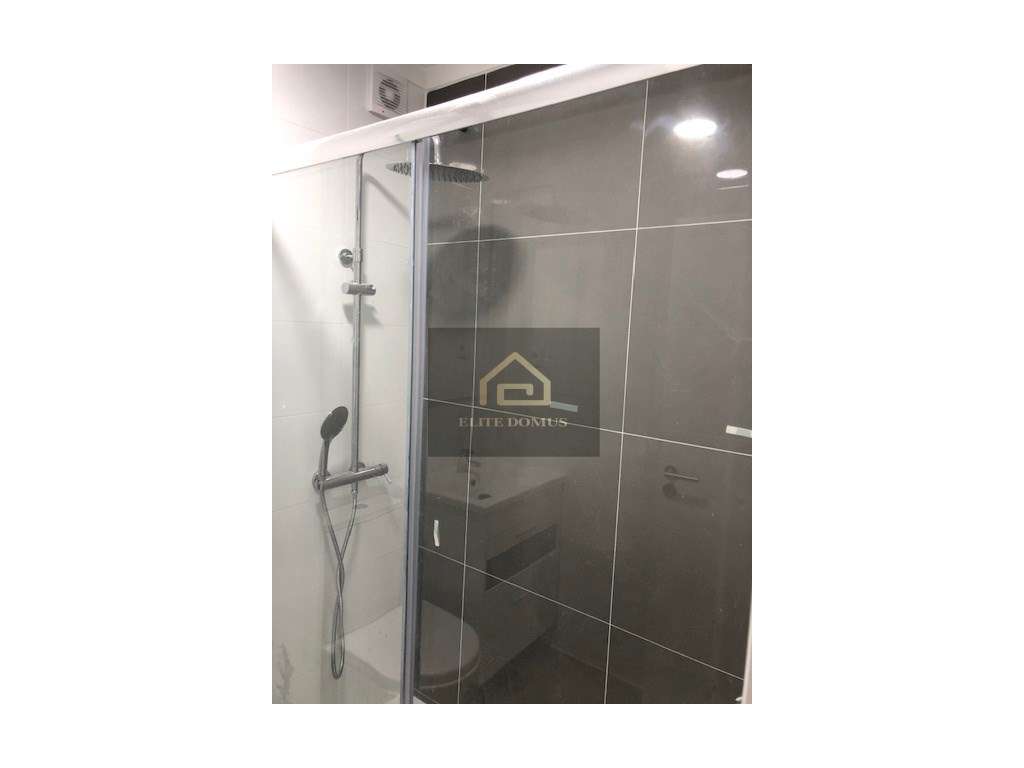 T1 Totalmente Remodelado com elevador e junto ao Metro - Reboleira!-27