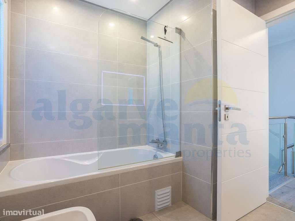 EXCLUSIVO! Moradia T3 Moderna com Piscina Privada no coração de Vil...-54