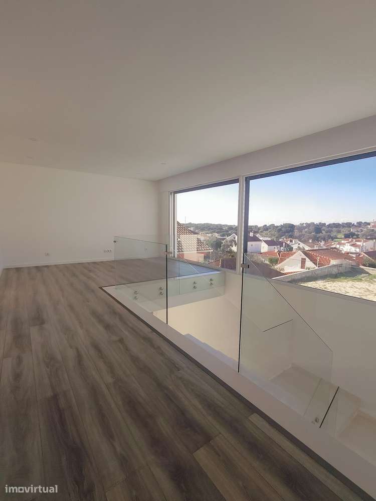 Oferta 1% do Valor de Aqusição - Moradia T4 + 1 com Piscina e Garagem-37