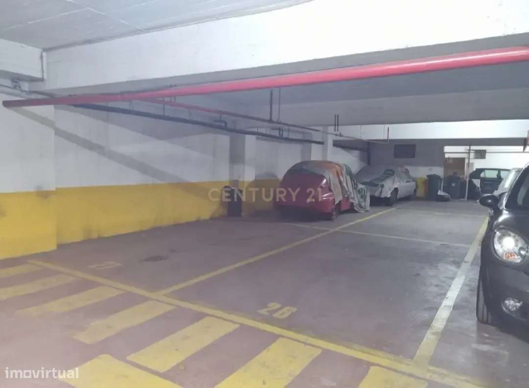 Três lugares de estacionamento -  Centro Comercial Mouras Shopping Cen - Grande imagem: 4/8