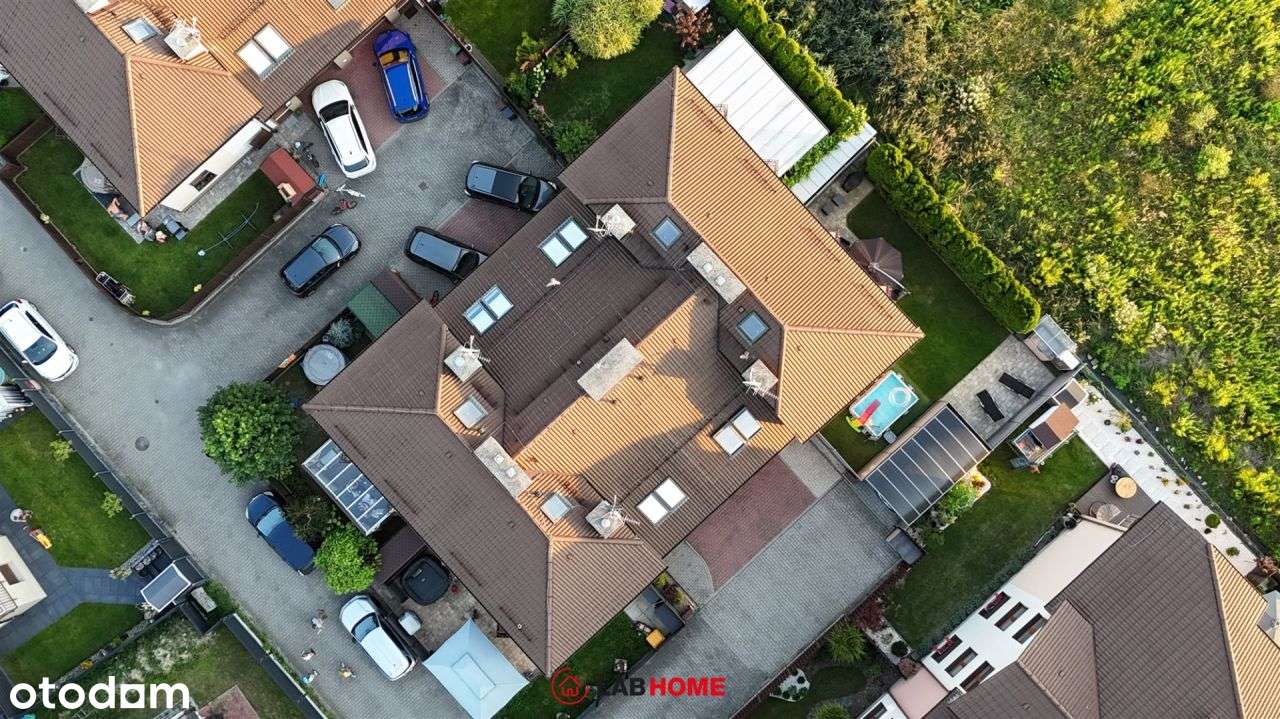 Komfortowy bliźniak blisko pałacowego wzgórza-18