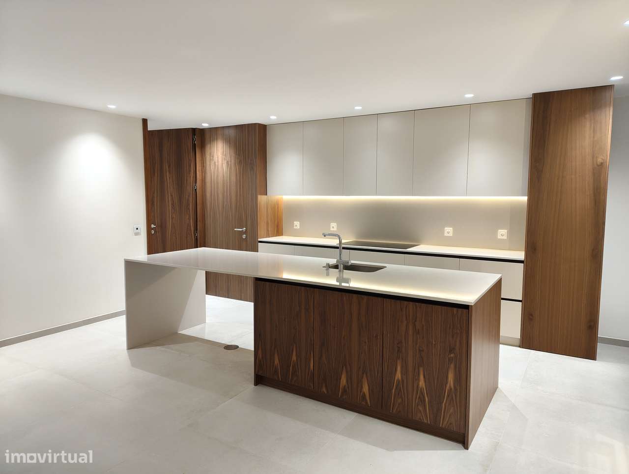 Moradia T5 com piscina e jardim em Canidelo-9