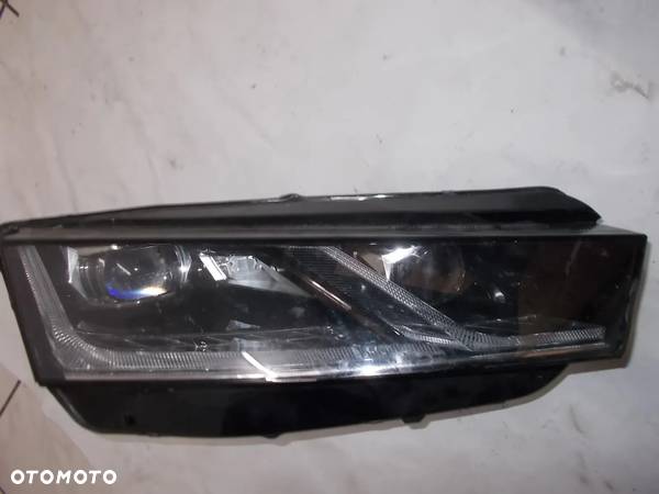 Skoda Octavia 4 Full LED lampa przednia prawa 5E4941016A - 1