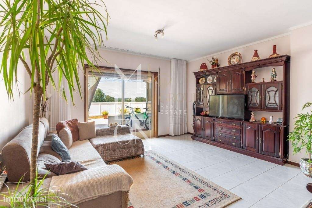 APARTAMENTO T3 COM 120M2 EM GRIJÓ-4