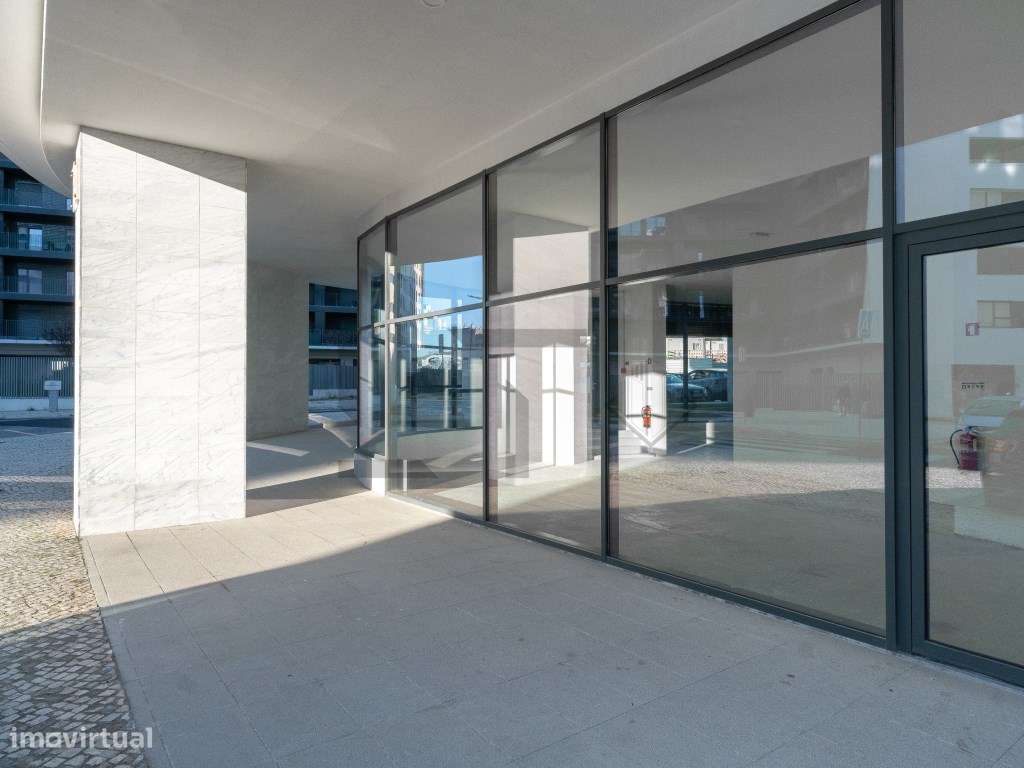 Fantástica Loja a Estrear com Saída de Fumos no Empreendimento Alte...-13