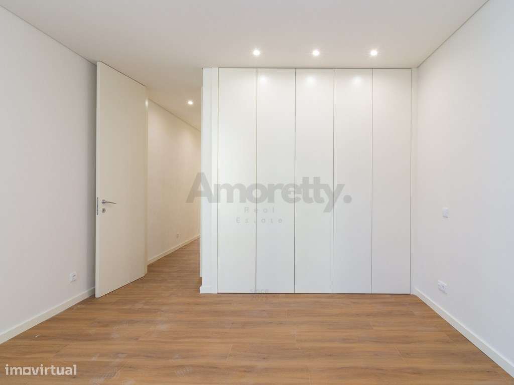 T2 de Luxo Novo com Estacionamento Privativo-13