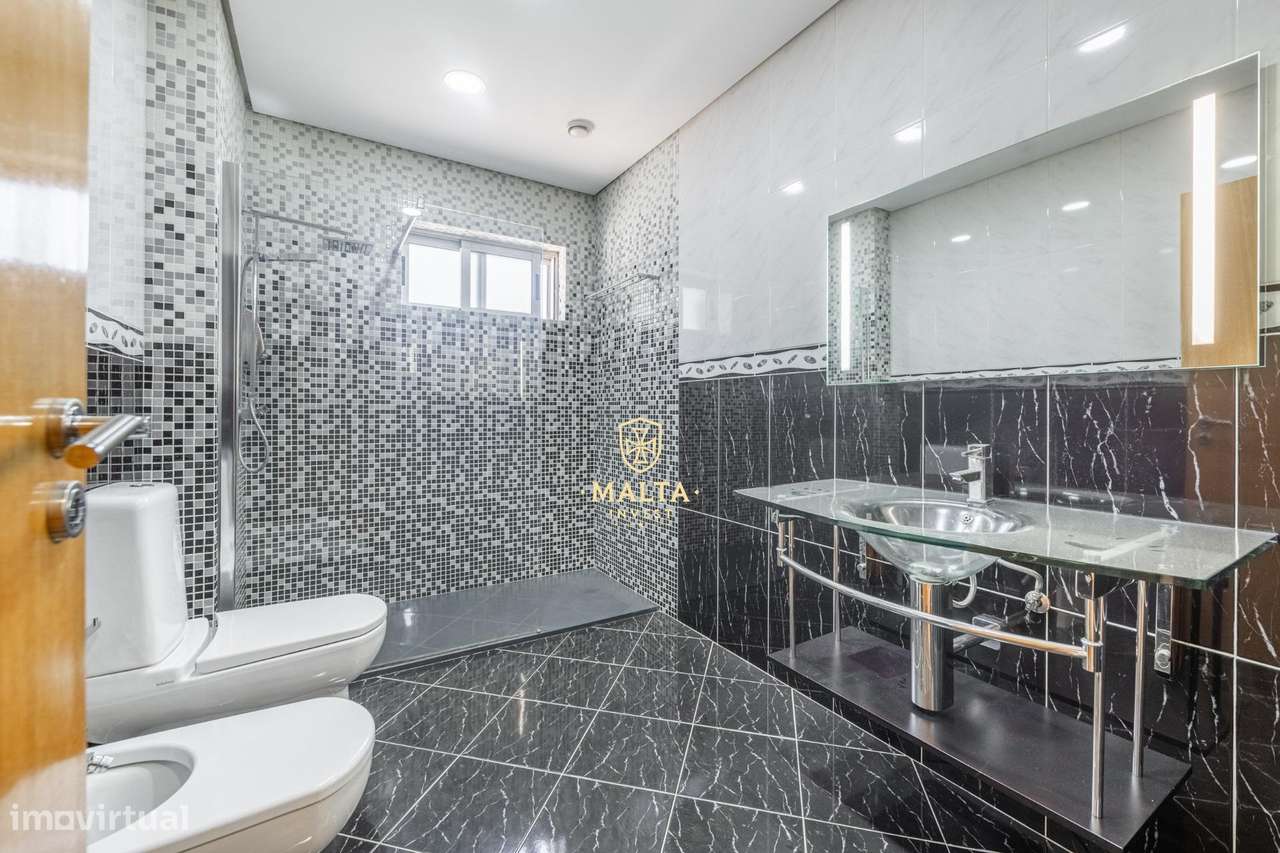 Moradia de Sonho na zona da Falperra!-40