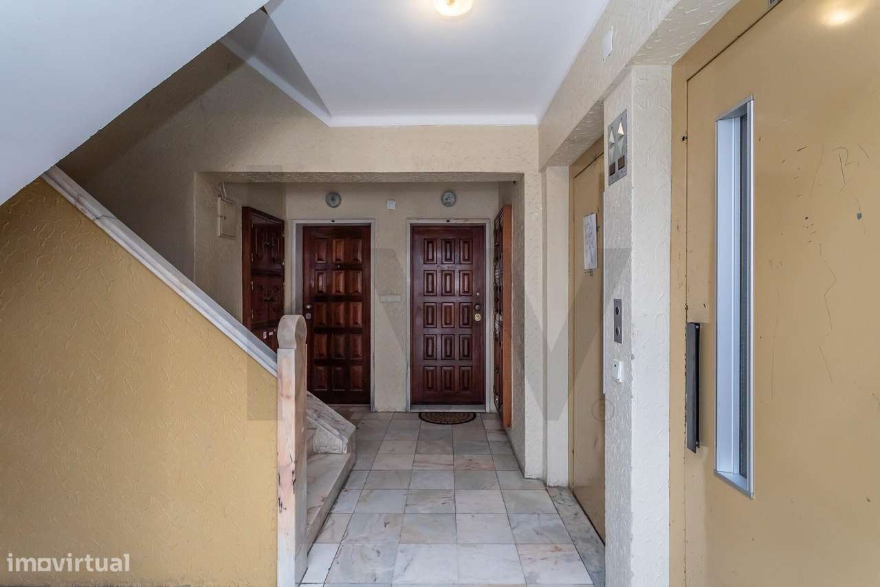 Exclusivo Duplex T3 Remodelado com Garagem Box Independentemente na Ri-34