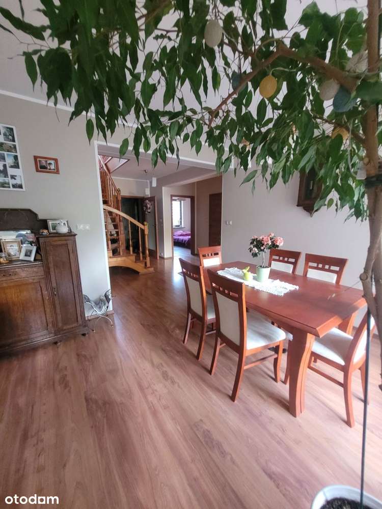 Urokliwy Dom na Sprzedaż z Niepowtarzalnym-3