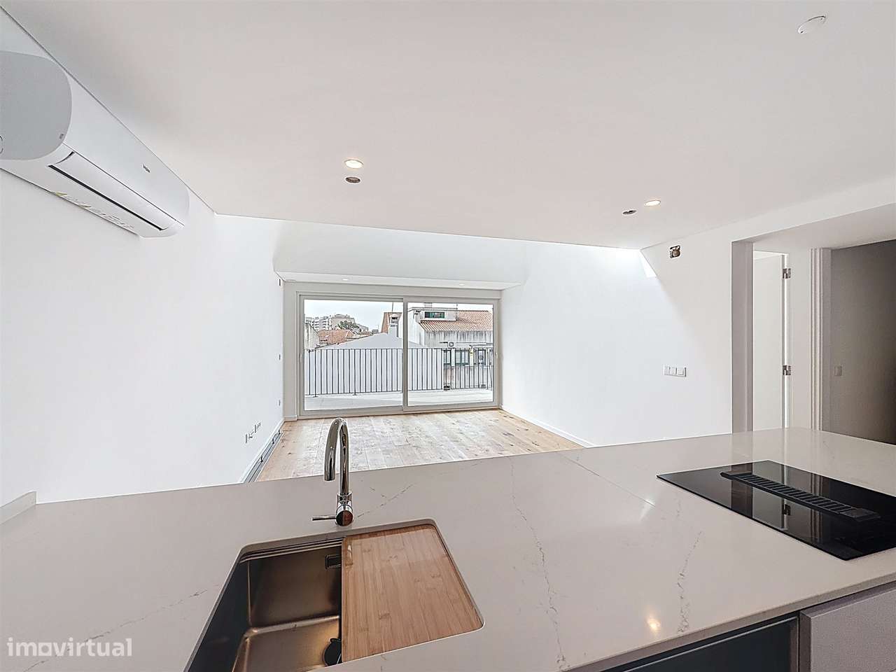 Apartamento T1+1 no centro da cidade - Grande imagem: 2/21