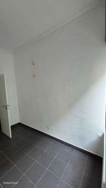 Arrenda-se Loja Pequena em Benfica - Grande imagem: 4/6