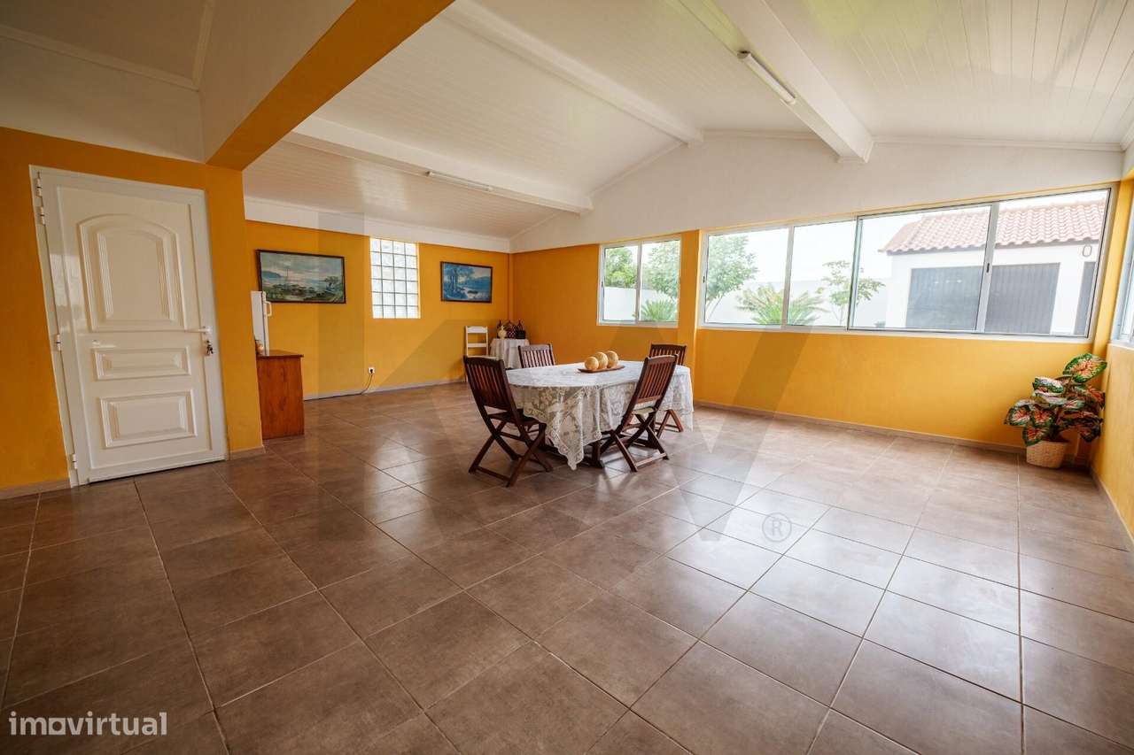 Moradia T2 nos Mosteiros – Conforto, tranquilidade e proximidade do ma-37