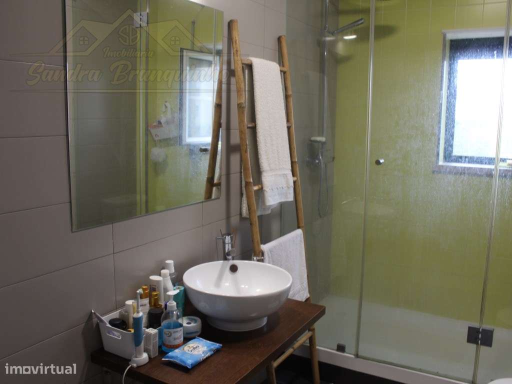 Apartamento T2 com garagem a 10min da praia-1