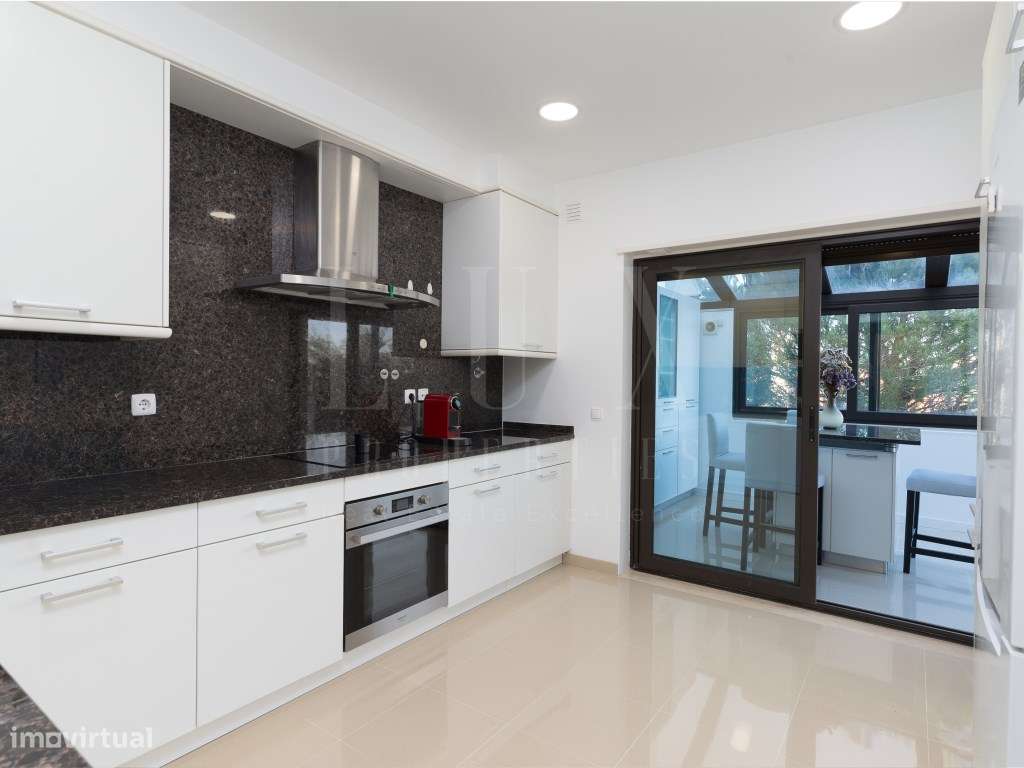 MORADIA T4 COM PISCINA E VISTA PARA O GOLF NO ESTORIL-18