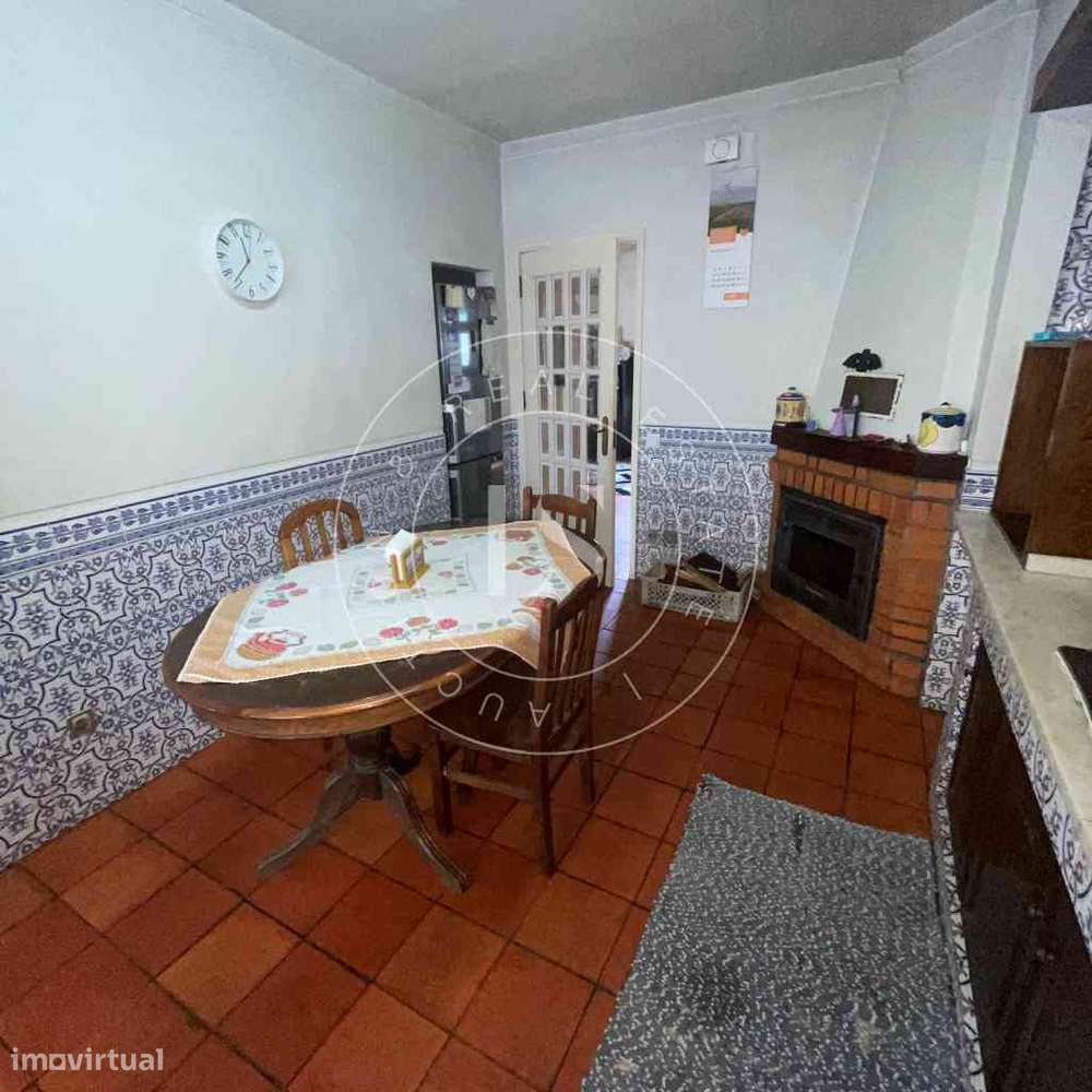 2 Apartamentos + Garagem com Logradouro | Vale de Cambra-11
