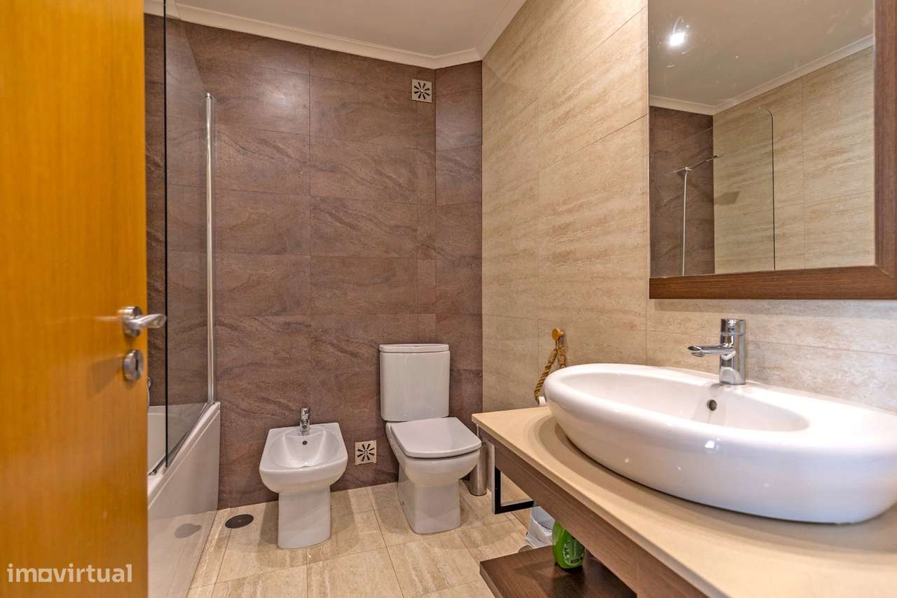 Moradia T3 piscina terraço vista mar e vila de Sesimbra-21