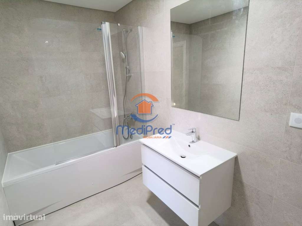 Apartamento T2, em condomínio privado, com BOX | Loures-21