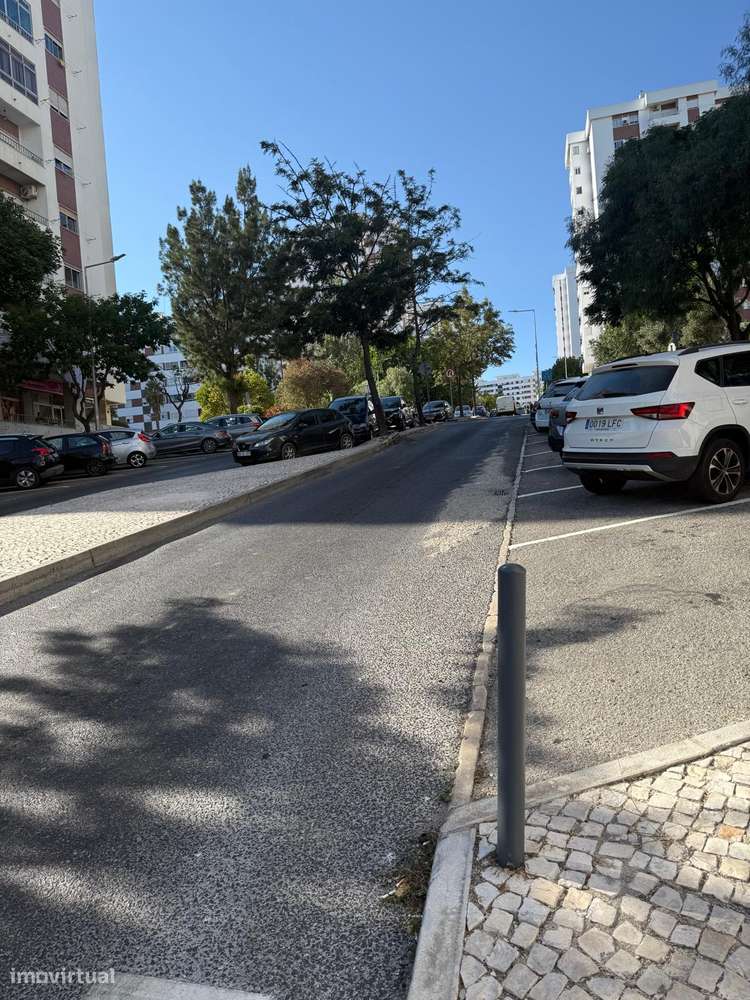 VENDE-SE LOJA BEM LOCALIZADA,  MONTRA PANORAMICA JUNTO NACIONAL 10-10